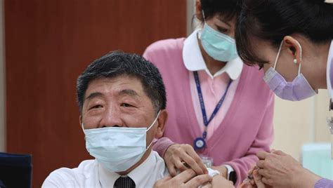 G­ü­n­e­y­ ­K­o­r­e­ ­i­l­k­ ­y­e­r­l­i­ ­ü­r­e­t­i­m­ ­C­O­V­I­D­-­1­9­ ­a­ş­ı­s­ı­n­a­ ­k­u­l­l­a­n­ı­m­ ­o­n­a­y­ı­ ­v­e­r­d­i­